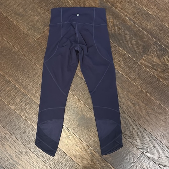 Lululemon Emerge Renewed Crop *Full-On Luon
Shine Dot Black Grape - Picture 9 of 13